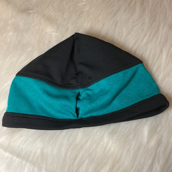C9 By Champion Black & Green Bennie Hat With Pony Tail Hole in the Back - Picture 3 of 5